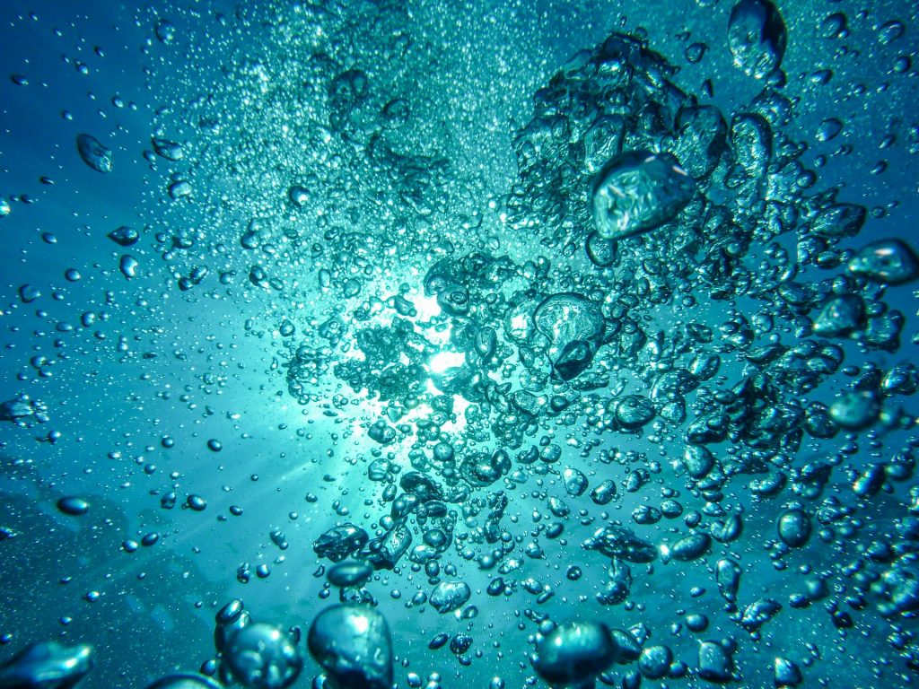Wasser und Abnehmen: Der Zusammenhang - eBalance Blog
