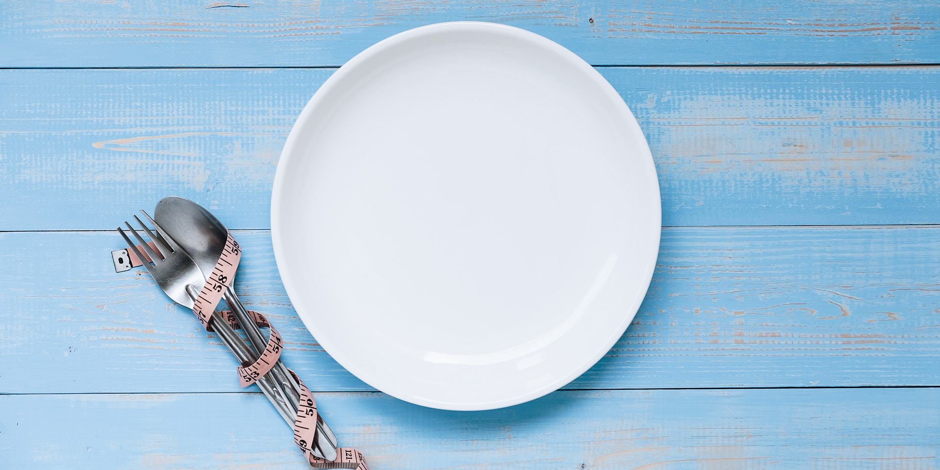 Leerer Teller passend zur Frage, ob Fasten gesund ist.